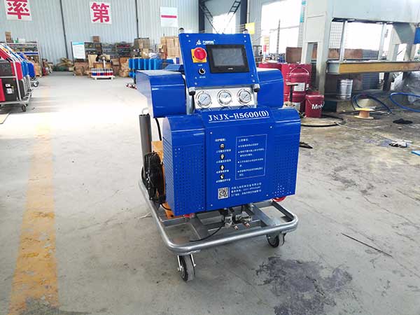 車(chē)間彩鋼瓦房頂防腐聚脲噴涂 液壓聚脲噴涂機(jī)(圖2) H5600車(chē)間彩鋼瓦房頂防腐聚脲噴涂機(jī)