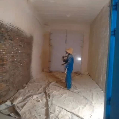 聚氨酯噴涂機冷庫保溫發(fā)泡(圖2) 冷庫保溫發(fā)泡聚氨酯噴涂案例